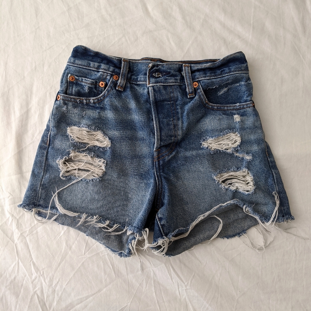 LEVI'S | Distressed Denim Shorts